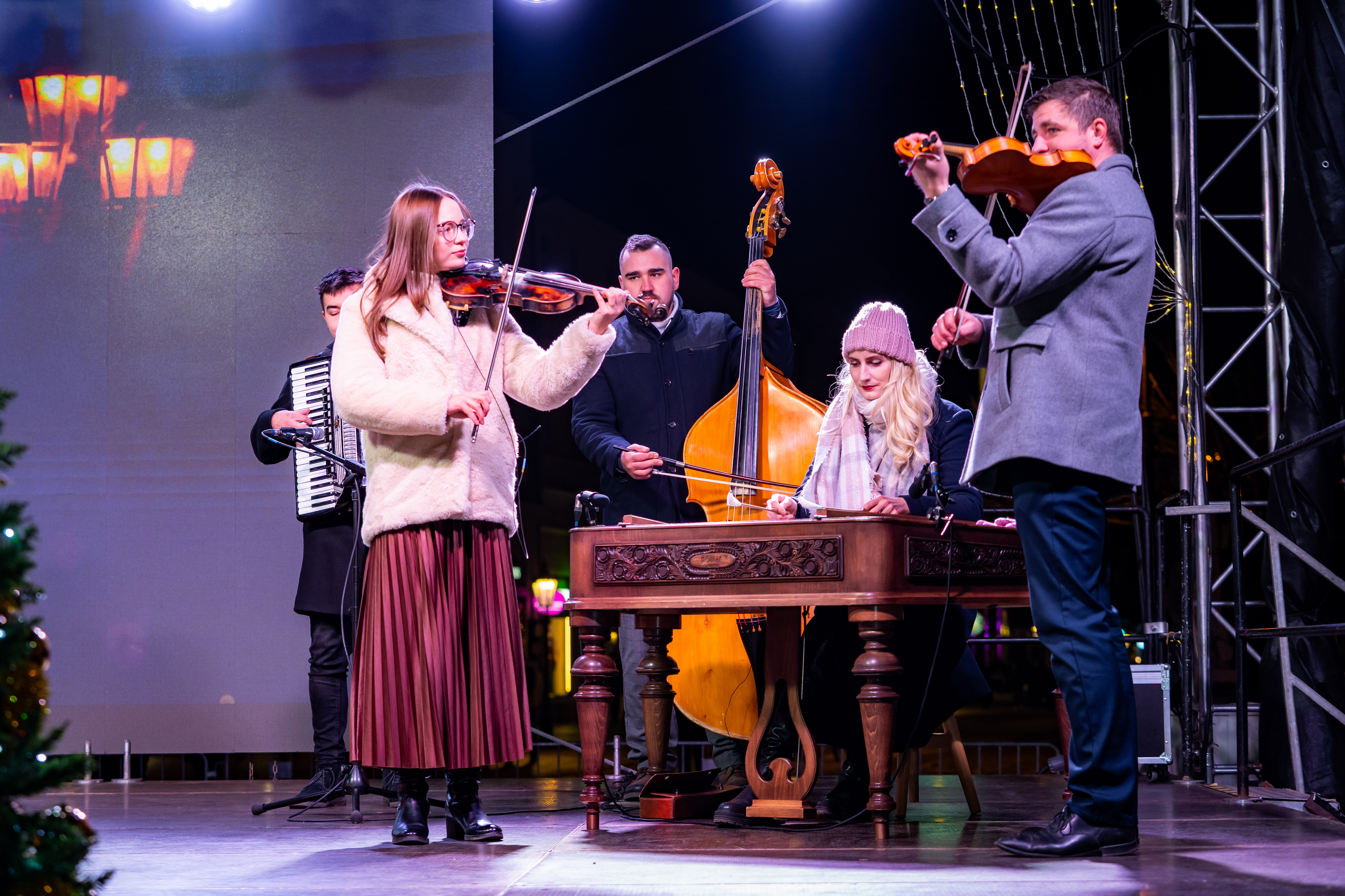 VIANOCNA TELEVIZNA REGINA-25